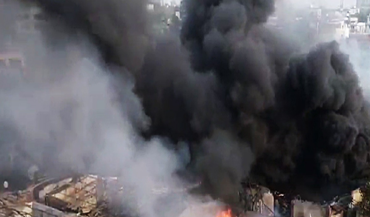 south korea massive fire breaks out in 8 storey building 30 people rescued